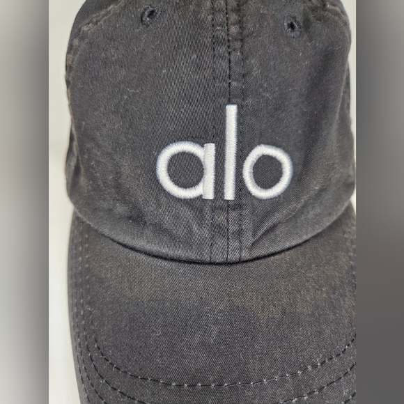ALO Yoga OS Black Off-duty Cap - Picture 2 of 6